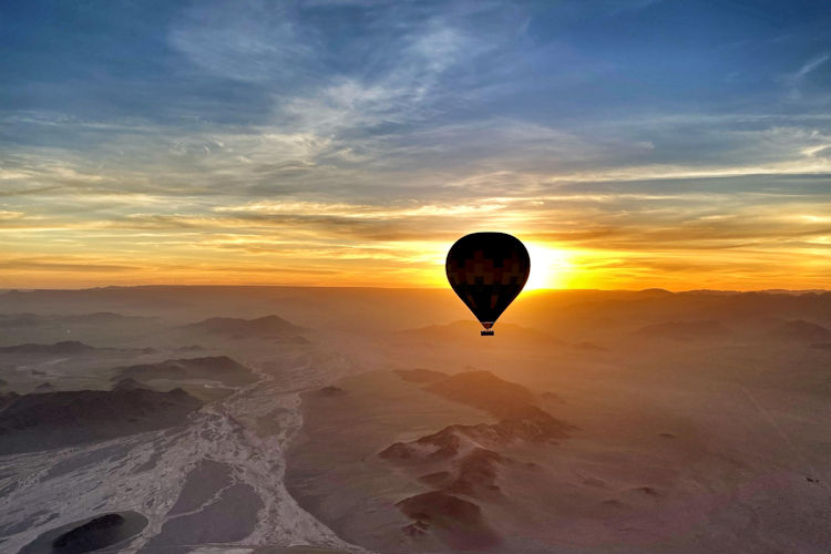 Planning hot air balloon safari Africa early morning booking tips camera layers champagne breakfast