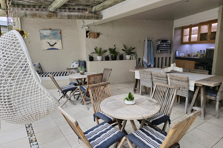 Abalone Guest Lodge Hermanus whale watching Walker Bay sun deck southern right whale July November