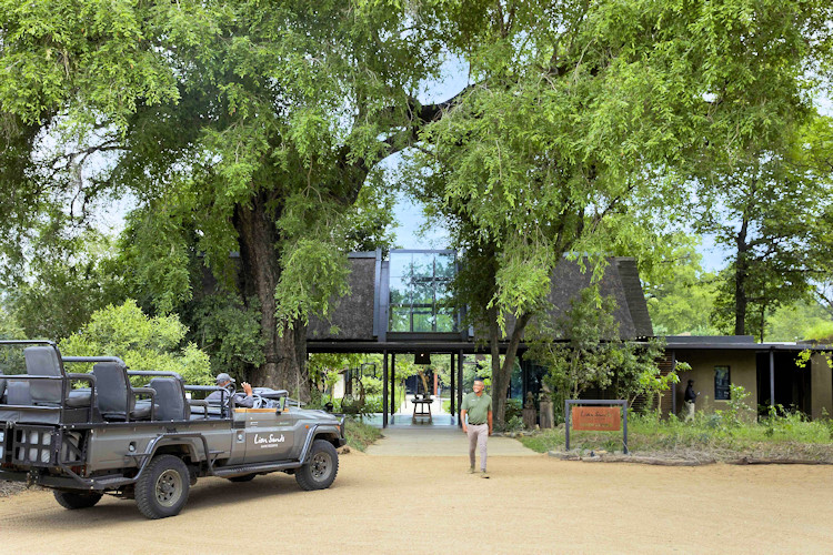 Lion Sands River Lodge Sabi Sands 20 luxury suites private decks river views Big Five leopard Kruger