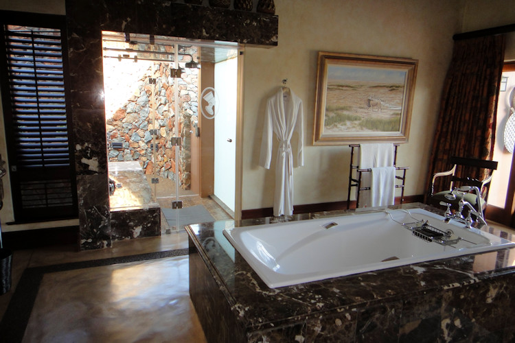 Mateya Safari Lodge Madikwe old-world safari atmosphere artwork Africa ornaments luxury waterhole views