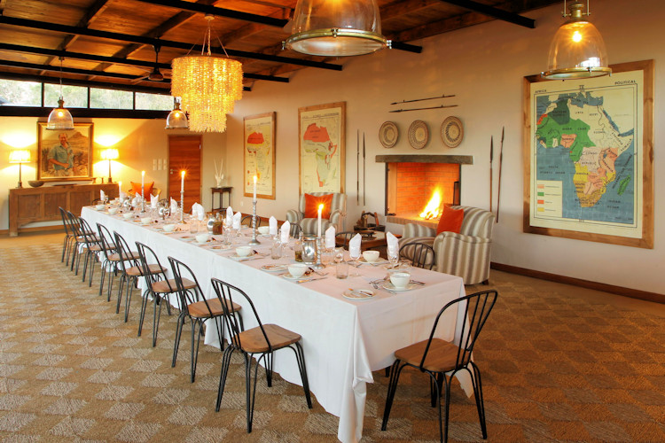 Fugitives Drift Lodge dining Harford Library boma à la carte communal dinner starlit outdoor KwaZulu-Natal