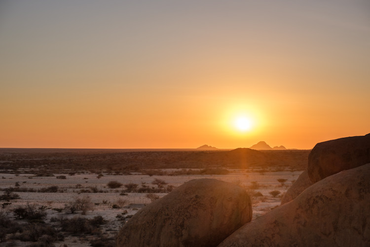 ultimate-guide-namibia-travel-2024-8.jpg A hot air balloon flying over the sand dunes of Namibia