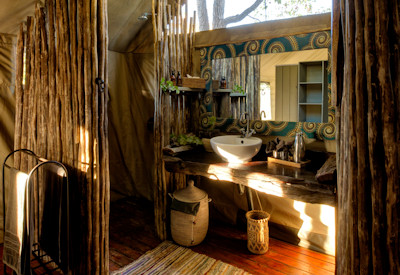 En-suite bathrooms with shower