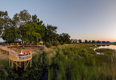 Located under wild fig trees and rain trees