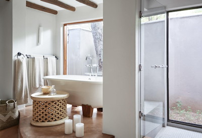 Beautiful lodge en-suite bathrooms