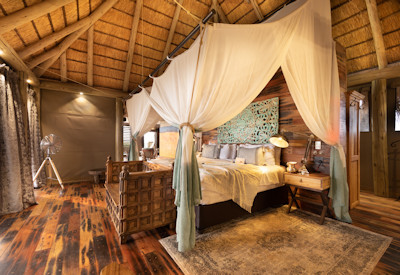 Tented suites with a luxurious en-suite bathroom