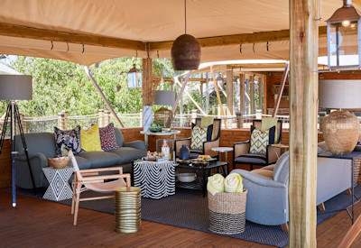 Main lounge and bar area