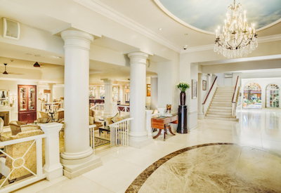 Central guest and lounge area