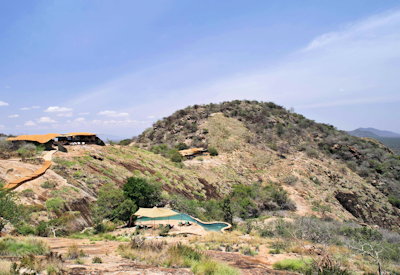 Saruni is perched high on a series of kopies