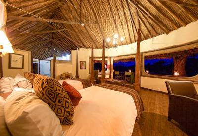 Luxury en-suite safari lodges and tented camps