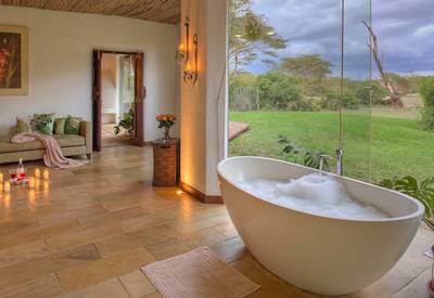 S bath tub with an amazing view