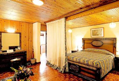 Standard rooms and suites