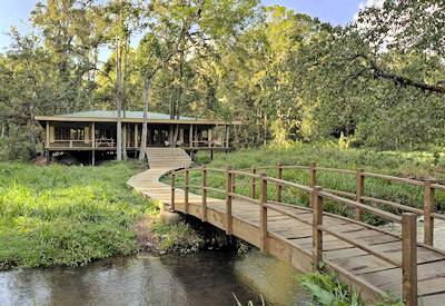 Rustic and cozy Ragati Cabin surrounded by nature