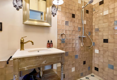 Stunning and large en-suite bathrooms with shower
