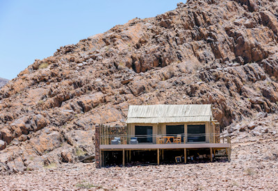 Located near to the majestic tsaris mountains