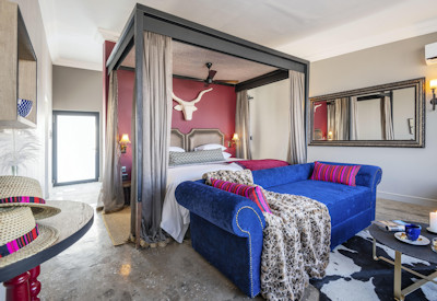 King Nehale Lodge with family rooms  and private bathroom