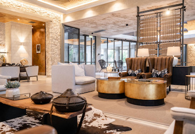 Lounge area bordering the dinning room