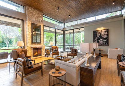 Main lounge and library area