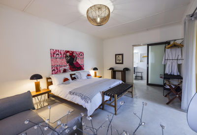 Luxurious safari suites with en-suite bathrooms