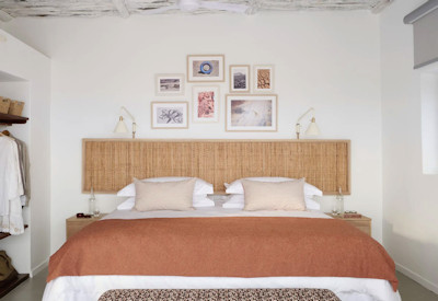 Wooden walkways over sand dunes to the presidential suite