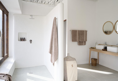 En-suite bathroom with private terrace