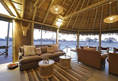 Main lounge area with Wi-Fi