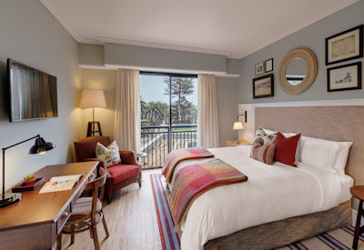 Standard rooms with en-suite bathroom and luggage storage