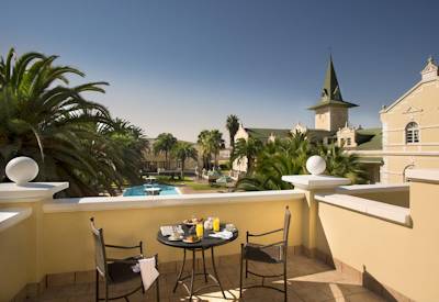 Viewing verandahs with breakfast buffet