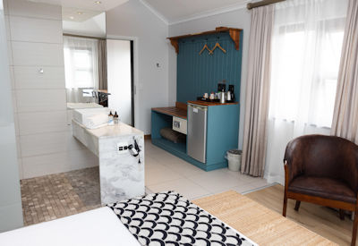 Family suites with en-suite bathroom