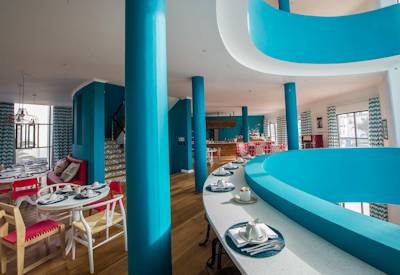 Breakfast area with satellite tv