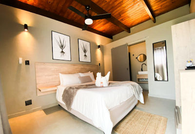 Single room with private bathrooms