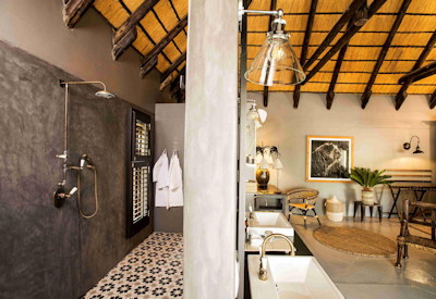 Large en-suite bathroom factilities