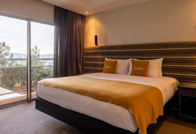 Hôtel des Mille Collines king-sized bed en-suite bathroom Kigali CBD Rwanda