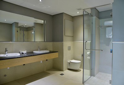 Mantis EPIC Hotel Suites en-suite bathroom shower bath Nyagatare Rwanda