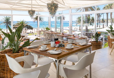 Breakfast buffet and evening dining