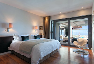 Spacious living area in Grootbos Villas with elegant furnishings