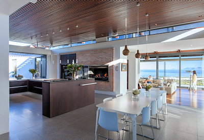 Dining area in Grootbos Villas with a sophisticated setup