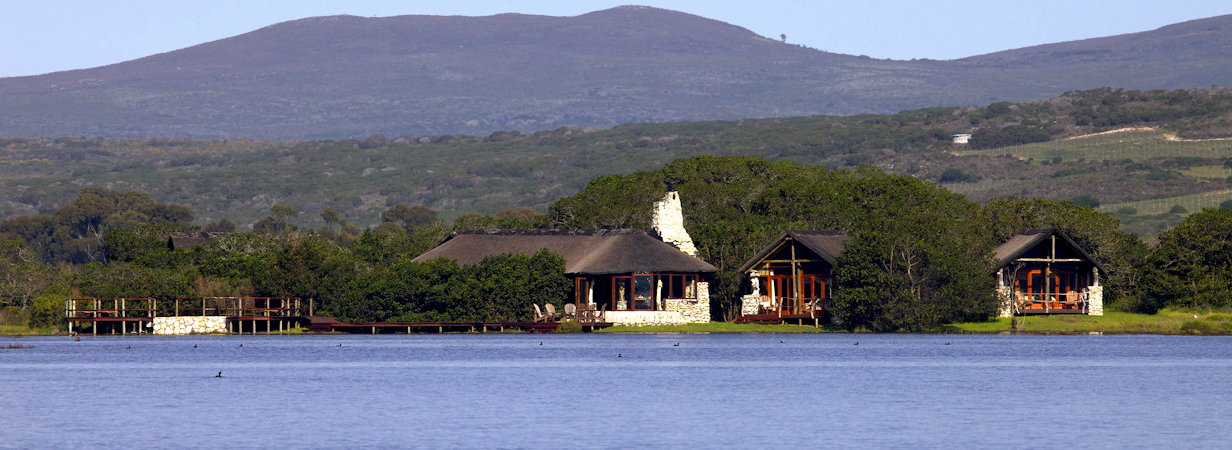 Mosaic Farm Lagoon Lodge