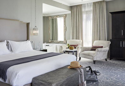 En-suite bedrooms with luavish bathrooms