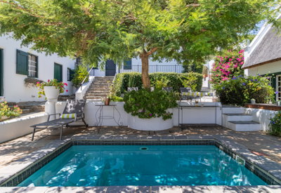 Private pool with sun loungers