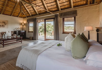 Spacious luxury suite with private verandah and air conditioning at Amakhala Hlosi Lodge