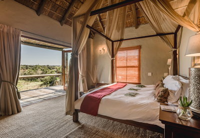 Thatched safari suite with en-suite bathroom at Amakhala Hlosi Lodge Eastern Cape South Africa