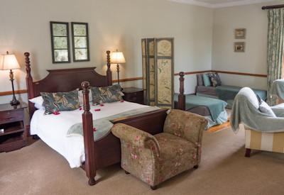 Antique-furnished en-suite guesthouse room at Leeuwenbosch Country House Amakhala Game Reserve