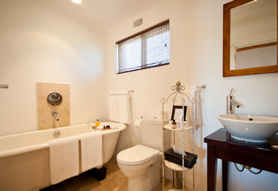 Classic en-suite bathroom at Leeuwenbosch Country House Amakhala Private Game Reserve Eastern Cape