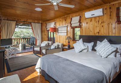 Luxury log chalet with private viewing deck at Kariega Main Lodge Kariega Private Game Reserve