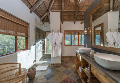 En-suite bathrooms with shower