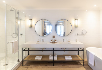 Spacious en-suite bathroom at Shamwari Riverdene Family Lodge Shamwari Private Game Reserve