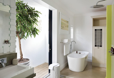 En-suite bathrooms with bathtubs