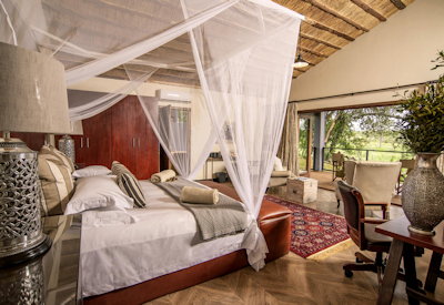 Luxurious and thatched safari lodge