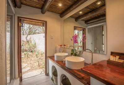 Beautifully appointed en-suite bathrooms